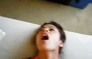Ruvida matura pornostar video gay hard gratis succhia il suo cazzo follemente fino a quando cum