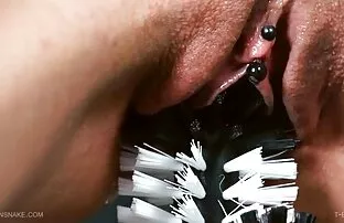 Una giovane ragazza che fa l'infiammazione uomo in tinto brass film hard gratis lino
