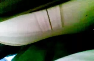 Giovane cagna giocosamente cerco film hard gratis spogliarsi e pugnalare un dildo nella sua figa