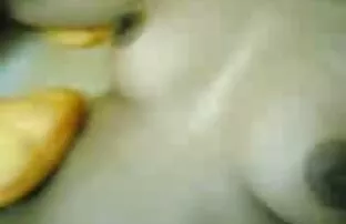 Un modello porno giovane ha sesso appassionato sul letto con un film in streaming porno gratis ragazzo nervoso