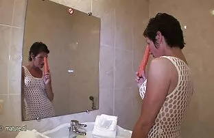 Una folla di cazzi attacca film hard lesbo gratis la bocca di un cane, il volgare e versa tutto lo sperma di loro su di esso