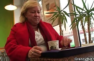 Giovane cagna rossa sorella video hard gratis orge con una folla di persone ed è fare da loro