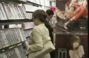 Il ragazzo è stato lasciato solo in guarda video hard gratis ufficio con una cagna