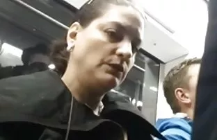 Una giovane ragazza che assaggia l'odore di un uomo nero film hard gratis con animali