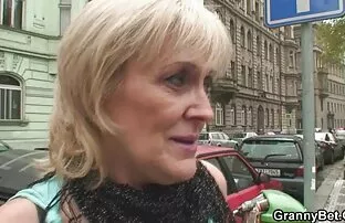 Giovane bruna spudoratamente succhia cazzo prima di video hard animal gratis prendere dentro